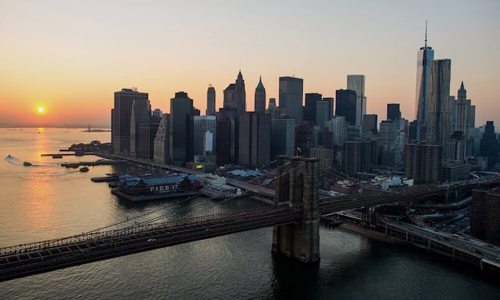 Platz 1: New York Die teuersten Nächte können Touristen in New York verbringen. Dort sind pro Nacht im Schnitt 238 Franken zu bezahlen. Ein Zimmer im Fünf-Sterne-Hotel kostet sogar durchschnittlich 646 Franken.Bilder: Bloomberg/Keystone