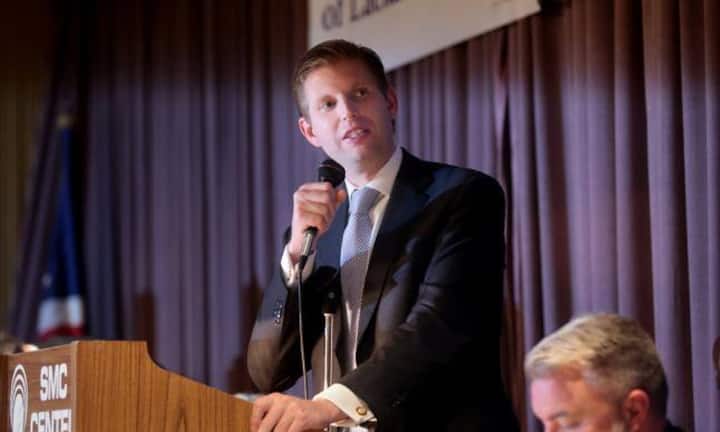 Sohn Eric Trump wählte seinen Vater. Und postete stolz ein Foto vom Kreuzchen auf Twitter. Dumm nur, dass das im Staat New York illegal ist. Seine Stimme ist damit ungültig.