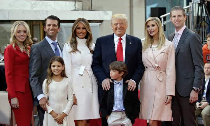 Donald Trump inszeniert sich gerne im Kreise seiner Familie. Hielt sich der Nachwuchs während der Wahlkampfkampagne anfangs noch zurück, nahmen die Sprösslinge nach und nach eine zentralere Rolle ein. Mittlerweile fungieren sie als enge Berater und sollen grossen Einfluss auf Donald Trump haben. Die Familienmitglieder im Überblick: