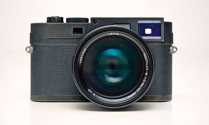 Leica: Die konsequenteste Umsetzung der alten Analogfotografie. Diese Kamera liefert schwarzweisse Digitalbilder: Leica M Monochrom mit Noctilux-M-50-Objektiv; 
Preis: 8990 Fr. (Kamera), 11 800 Franken (Objektiv). (Bild: Tom Caffrey / Globe Photos / interTOPICS)
