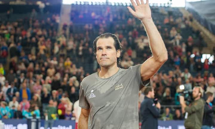 Zu den befreundeten Paaren gehören der Tennisprofi Tommy Haas mit seiner Frau Sara sowie…