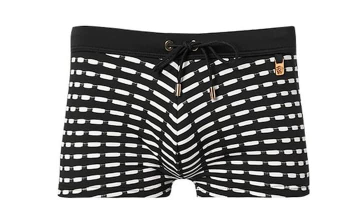 Wer den großen Auftritt am Strand sucht, dürfte ihn auch diesen Sommer mit den Kreationen des italienischen Modehauses Versace erleben.