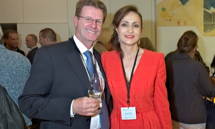 Peter E. Brunner, Inhaber, Dr. Peter E. Brunner Rechtsanwalt;
Régine Giroud, Inhaberin, Régine Giroud AG Juwelen