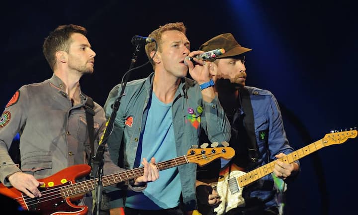 Guy Berryman, Chris Martin und Jonny Buckland haben als Band Coldplay 64 Millionen verdient und sich auf Platz fünf positioniert.