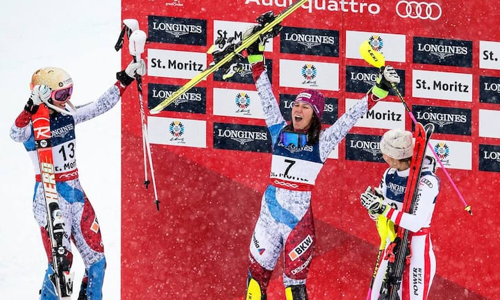 Das Podest spricht Deutsch. Hinter Holdener klassieren sich Michelle Gisin und Michaela Kirchgasser. Mit dem Schweizer Doppelsieg endet ein Kombinationsslalom, der für das Gastgeberland unter schlechten Vorzeichen begonnen hatte...