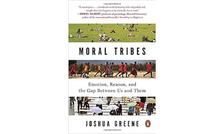 «Moral Tribes – Emotion, Reason and the Gap Between Us and Them» von Joshua GreeneDer Psychologe, Neurowissenschaftler und Philosoph Greene vereint in diesem Werk die ganze Spannbreite seines Wissens. Der Amerikaner versucht, das Verhalten von Menschen in der Gruppe und gegenüber Anderen zu erklären. Schliesslich bietet der Autor praktische Anleitungen zur Problemlösungen und zur besseren Lebensführung.