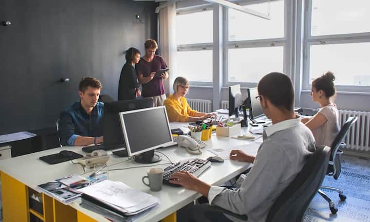 Die Job- und Karriereplattform «Glassdoor» hat ermittelt, welche Firma im Silicon Valley ihren Angestellten am meisten zahlt. Die Top 15:Platz 15: ClouderaDurchschnittliches Gehalt inklusive Boni: 145'000 Dollar (etwa 140'000 Franken)Durchschnittliches Grundgehalt: 129'500 Dollar (125'000 Franken)Branche: Technologie; SoftwareHauptsitz: Palo Alto, KalifornienPR