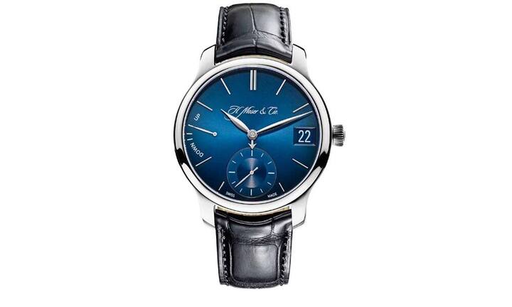 Die Meylans bewegen seit gut einem Jahr viel bei der Marke aus Neuhausen am Rheinfall. Die Endeavour Kleine Sekunde Special Edition Blue Fumé ist der beste Beweis der uhrmacherischen Kompetenz Mosers. Die neuen Besitzer lassen die schwierigen Zeiten nach 2000 in Vergessenheit geraten. Auch mit Sondereditionen in ganz kleinen Auflagen wie der Endeavour. Werk: Handaufzug-Kaliber, HMC, Gangreserve 72 Std. Gehäuse: Palladium, 38,8 mm Preis: 14 850 Franken