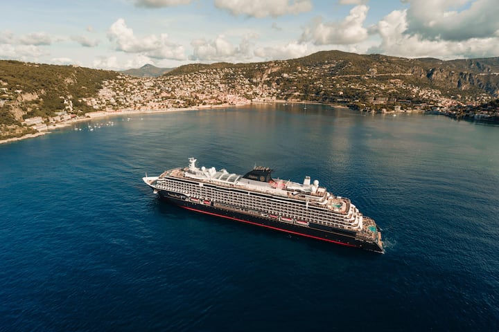 Ob auf dem Mittelmeer oder den Weltmeeren: Die Seereisen von Explora Journeys vereinen höchsten Komfort und faszinierende Destinationen.