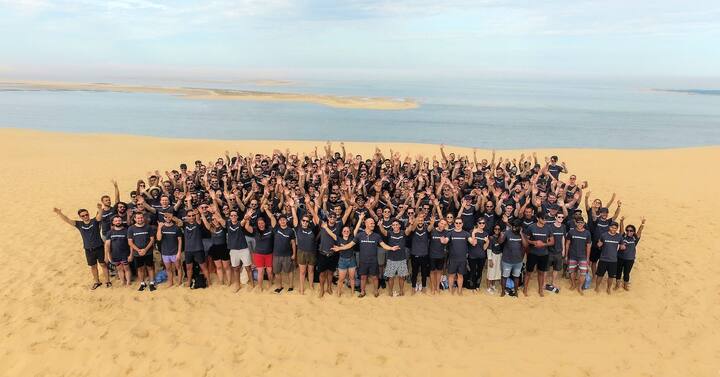 The photo of your team on the Dune du Pilat. Guillaume Pousaz.DCIM\100MEDIA\DJI_0015.JPG