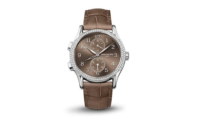 Reisezeit: Patek Philippe hat für alle Erfordernisse eine uhrmacherische Lösung. Noch dazu auf höchsten technischen Niveau. Die Calatrava Travel Time geizt aber auch nicht mit äusseren Werten, wie 112 Diamanten signalisieren. Noch nie war die Zeit auf der Reise so schön. Patek Philippe Calatrava Travel Time, 36'400 Franken (in Weissgold).