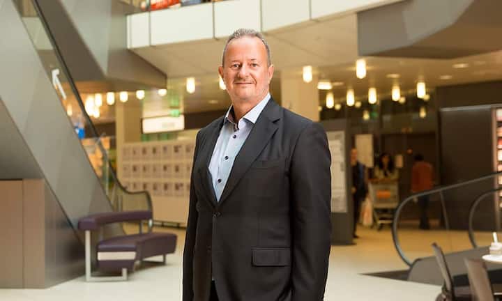 Die Mitstreiter:Seit fünf Jahren sitzt Zumbrunnen in der operativen Migros-Führung in Zürich, wo er seit letztem Sommer unter anderem mit Handelschef Beat Zahnd zusammenarbeitet. Die beiden könnten es besonders gut miteinander, heisst es.