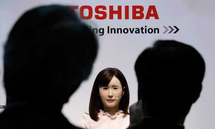 Den Zuschlag bekam 2011 Toshiba. 2,3 Milliarden Franken bezahlte der japanische Konzern für Landis+Gyr. Vom Börsengang am Freitag erhofft sich das Unternehmen eine ebenso grosse Summe. Auch ein Verkauf stand zur Diskussion, allerdings schien niemand gewillt, für L+G so viel zu bezahlen.