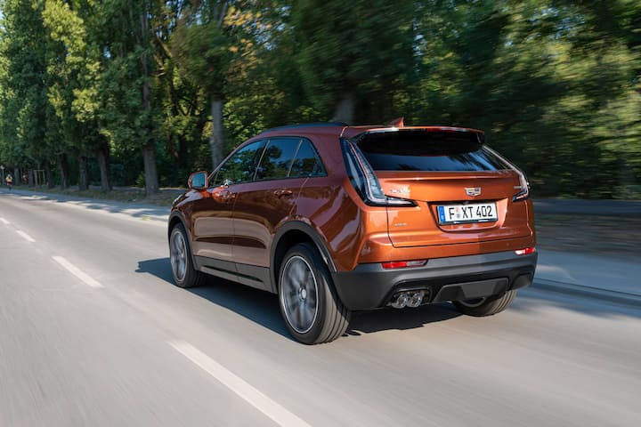 Cadillac XT4_back