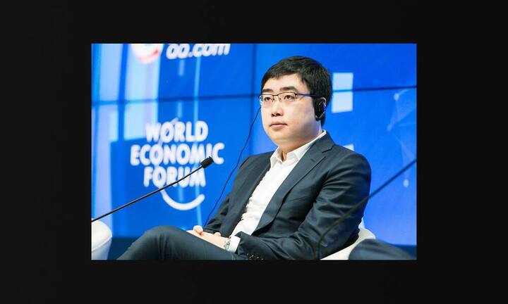 Wenngleich die chinesische Taxi-App Didi Kuaidi längst noch nicht so erfolgreich ist wie sein amerikanisches Pendant Uber, so dürfte sich Unternehmenschef Cheng Wei dennoch freuen: der Fahrdienstanbieter ist rund 15 Milliarden Dollar wert.Youtube