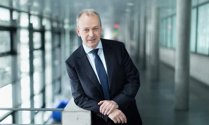 CEO: Urs Schaeppi
Unternehmen: Swisscom
Anzahl Aktien: 3229
Marktwert: 1,6 Millionen Franken
Dividende: 71'000 Franken