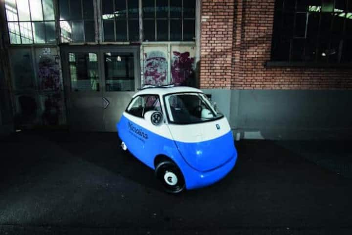 So sieht die Schweizer E-Isetta namens Microlino aus:Der Prototyp des Microlino in Zürich. Der Wagen soll Ende Jahr in Serienproduktion gehen.