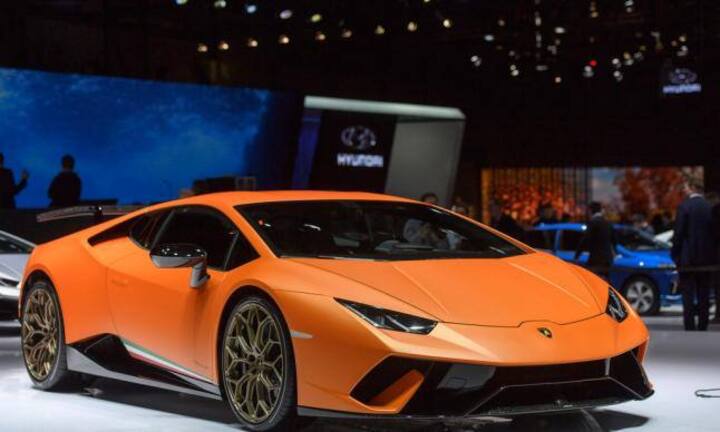 Der Lamborghini Huracan Performante in leuchtendem Orange.
