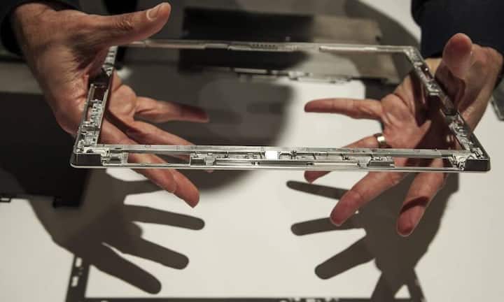 ... so von innen. Hier zu sehen: der innere Metalrahmen des Surface.