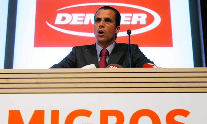 Philippe Gaydoul sah in Aldi und Lidl «Giganten ins Land kommen». Er rüstete seine Denner-Kette im Bereich Frischwaren und im wichtigen Weinsortiment hoch und stiess sie 2007 schliesslich zum Höchstpreis an die nun discount- und alkoholversorgte Migros ab.