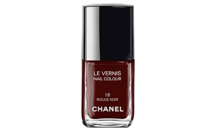 Le Vernis Nail Colour von Chanel in der Ausführung 18 Rouge Noir.