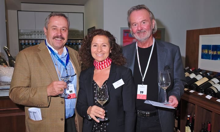 Paul Kleger, Inhaber, Paul Kleger AG Möbelmanufaktur;
Andrea Zumstein, Kundenberaterin Vinoteca, Bindella ;
Rolf Gruber, Geschäftsführer, Richards & Gold GmbH
