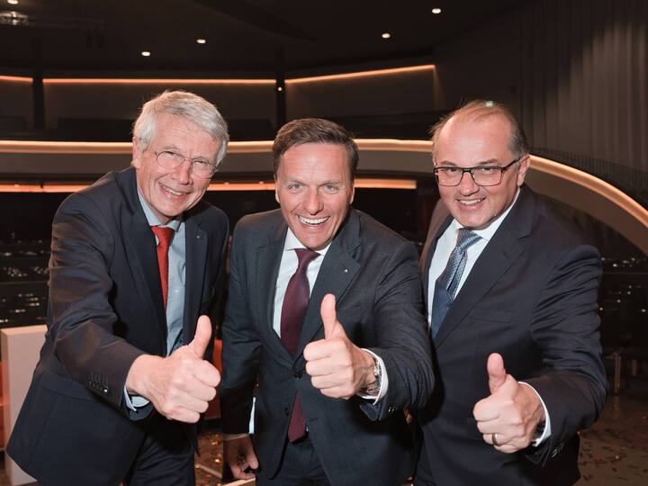 Walter Steinlin, JuryprÃ¤sident;Andreas Gerber, PrÃ¤sident, Prix SVC Espace Mittelland;Roland Schaller, Credit Suisse (Schweiz) AG