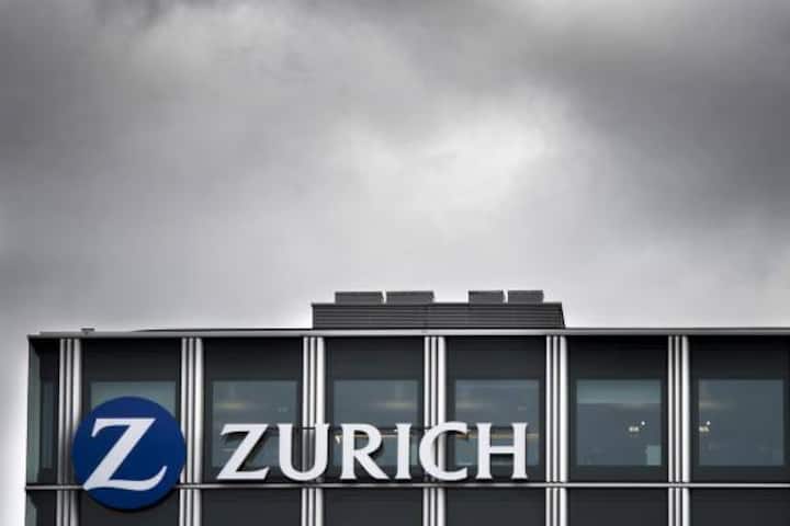 Der Versicherungskonzern Zurich Insurance will die Sparschraube in seinen Schweizer Einheiten stärker anziehen und weitere 123 Stellen streichen.  Dabei wird es zu 71 Entlassungen oder Frühpensionierungen kommen. In Grossbritannien baut Zurich 240 Stellen ab.