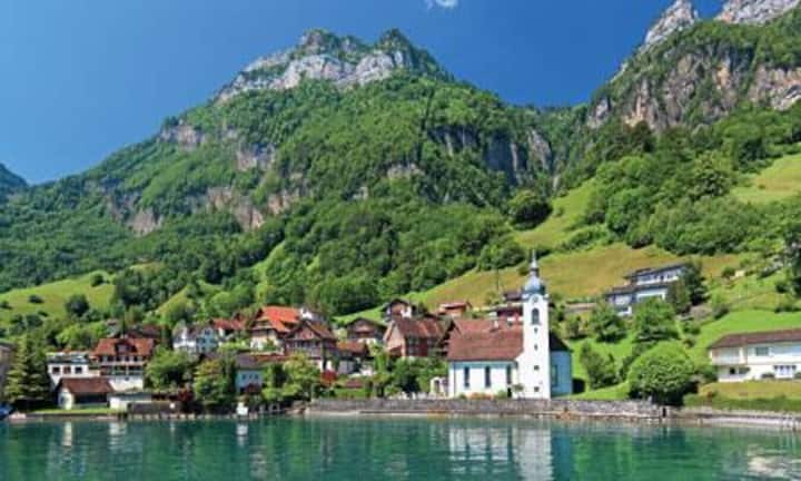 Bauen am Vierwaldstättersee: Die Urner Gemeinde ist zwar malerisch gelegen, aber eher ein Schattenloch. Zudem ist Bauen verkehrstechnisch schlecht
erschlossen. Preis pro Quadratmeter: 9600 Franken.