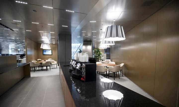 JTI produziert jährlich mehr als 400 Milliarden Zigaretten und erzielt einen zweistelligen Milliardenumsatz. Zum Portfolio gehören die Marken Winston, Mild Seven und Camel.
Keystone