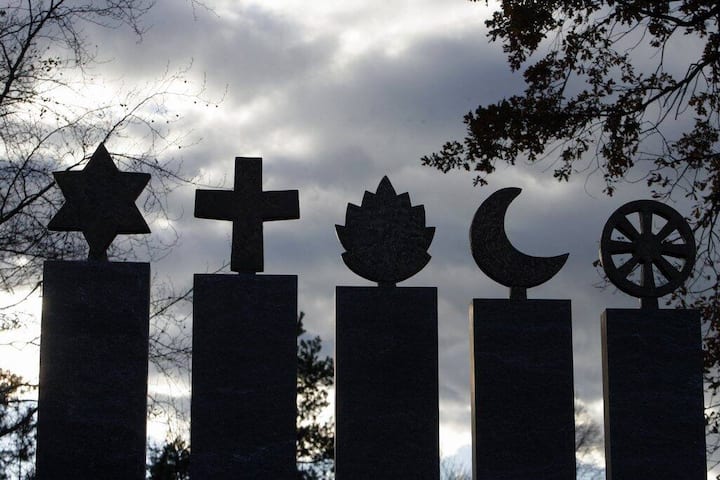 Einen schlechten Ruf haben auch Religionsvertreter: 13 Prozent der Schweizer glauben, dass die meisten von ihnen korrupt sind.