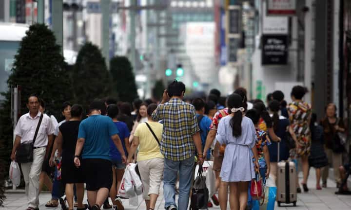In Tokios Geschäfts- und Vergnügungsviertel Ginza sind die Einzelhandelsmieten zuletzt um knapp sieben Prozent auf umgerechnet 815 Franken gestiegen - Platz 7 im Ranking der teuersten Einkaufsstrassen der Welt.