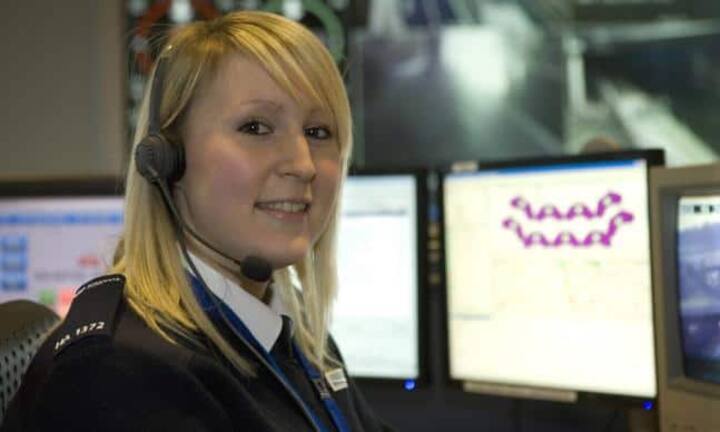 Supervisor für künstlicher Intelligenz
Um sicherzustellen, dass alles rund läuft überwachen Supervisoren für künstliche Intelligenz die ultra-smarte Software und Roboter. Nötigenfalls werden die Systeme auch gleich korrekt konfiguriert.
Highways Agency/flickr/CC