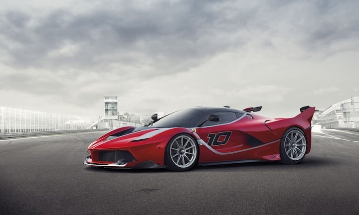 ...Über-LaFerrari kauft, wird zum Testfahrer und absolviert mit ihm ein zwei Jahre dauerndes Erprobungs- und Entwicklungsprogramm. Darin gleicht der FXX K seinen beiden Vorgängern, dem 599XX und dem FXX.Ferrari