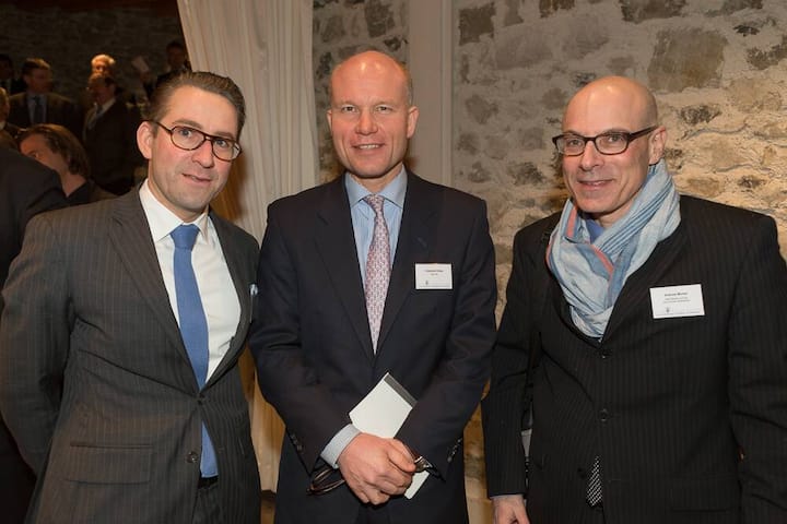 Dominik Oggenfuss, Vice President, J-P. Morgan (Suisse) SA; Hubertus Külps, Communications, UBS AG; Andrew Morse, Journalist, Wall Street Journal Dow Jones Newswires