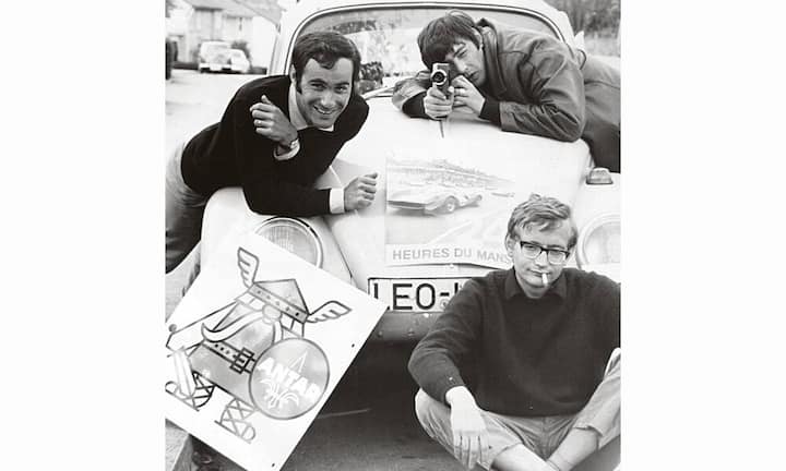 ... Das Buch zeigt das umfangreiche Bildband «Making Aston Martin» und die Geschichte von Ulrich Bez, der die Automarke zu denn exklusivsten der Welt machte. (Bild: Ulrich Bez)