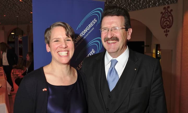 Suzan G. LeVine, Botschafterin der USA für die Schweiz und Liechtenstein; Kurt Rohrbach, Präsident, VSE