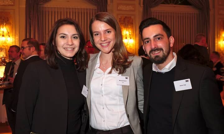 Amina Tolja, cand. Bachelor of Science in Business Administration, Kontur Projektmanagement AG;
Maruscha Heyner, Projektleiterin Sponsoring, Swiss Venture Club SVC;
Simon Hagi, Student Politikwissenschaft, Uni Bern