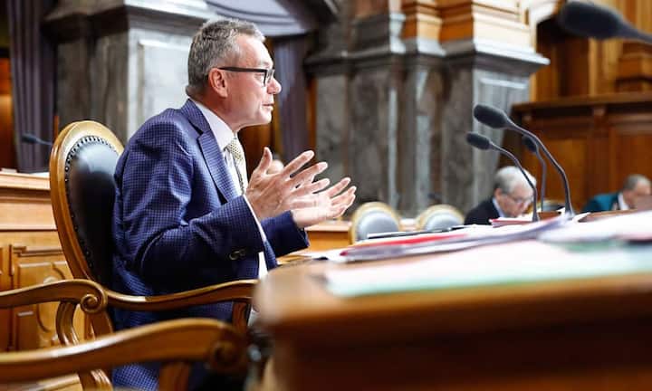 Ruedi Noser

Platz 3: Ruedi Noser (FDP/ZH)Unternehmer, Noser Group Vermögen: 50 Millionen Franken