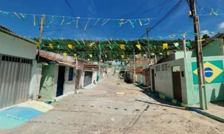 Der Zauber zieht sich bis in die entlegenen Stadteile. Nicht nur die Strassen wurden bemalt.