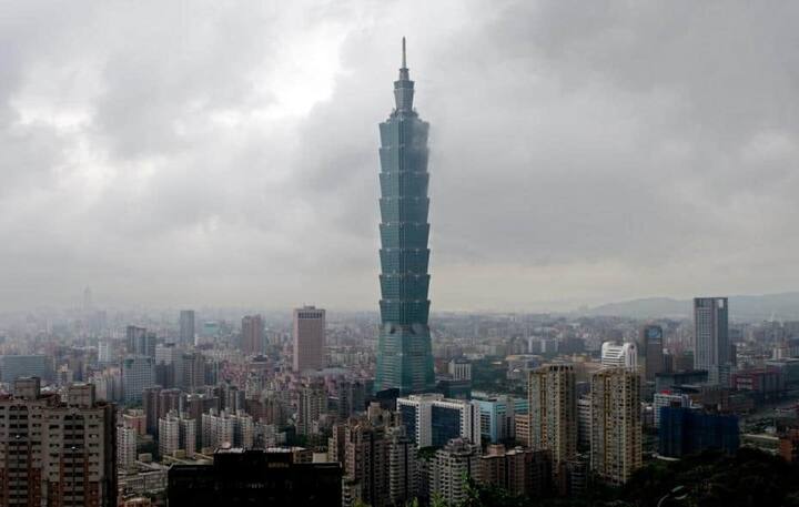 8. Taipei 101 in Taipeh: 1,8 Milliarden DollarDas pagodenförmige Hochhaus in der Hauptstadt von Taiwan war mit seinen 508 Metern von 2004 bis 2007 das höchste Gebäude der Welt. Weil die Insel häufig von Erdbeben und Taifunen getroffen wird, muss das Gebäude enormen Belastungen standhalten können. Das ging beim Bau ins Geld.