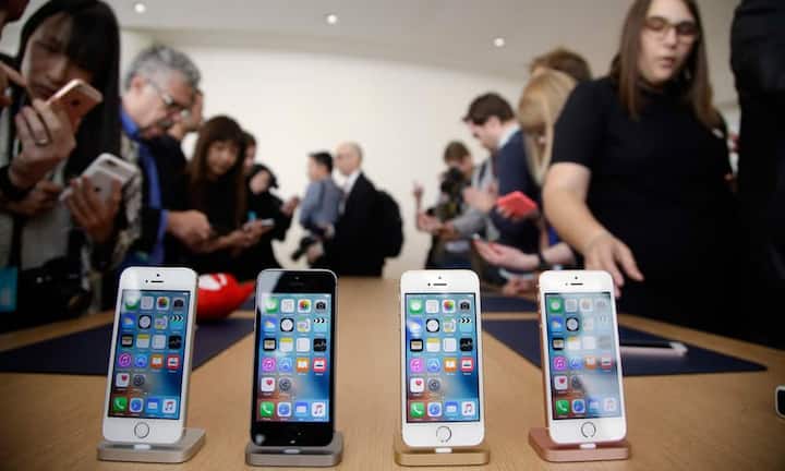 Aktuell steht die sechste Generation der iPhones in den Geschäften. Seit der Lancierung 2007 haben die Verkäufe 35 Quartale in Folge zugelegt. Nun wurde der Trend gebrochen. Doch während Apple vor dem iPhone mit anderen Produkten Grosserfolge feiern konnte, ist noch immer unklar, was danach kommen soll.Die früheren Erfolge von Apple sowie die möglichen Kandidaten für die Nachfolge des iPhone: