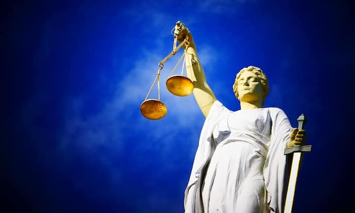 In Zusammenarbeit mit Statista hat «Bilanz» die Top-Anwaltskanzleien der Schweiz 2017 ermittelt. Hierfür wurden über 6500 Anwälte, rund 400 Inhouse-Juristen, die Leiter der Rechtsabteilungen der 500 grössten Unternehmen der Schweiz sowie Mandanten von Anwaltskanzleien befragt. Das sind 2017 die Anwälte und ihre Kanzleien mit den häufigsten Empfehlungen: