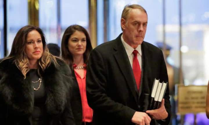 Ryan Zinke - InnenministerDer ehemalige Marine-Kommandant Ryan Zinke besetzt den Posten des Innenministers. Der 55-jährige Republikaner sitzt derzeit für den Bundesstaat Montana im US-Repräsentantenhaus, wo er sich für die Lockerung von Umweltauflagen starkgemacht hat.