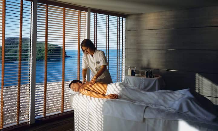 Platz 6: Das kostet die Welt mit der Crystal Serenity Neben einem gut gefüllten Konto erfordert diese Weltreise mit der Crystal Serenity auch ein Zeit-Budget: Vermögende Kreuzfahrt-Fans können sich für 729 Euro pro Nacht eine 103 Nächte dauernde Weltreise ab/bis San Francisco gönnen, die beispielsweise nach Hawaii, Indonesien und Australien führt. Crystal Cruises