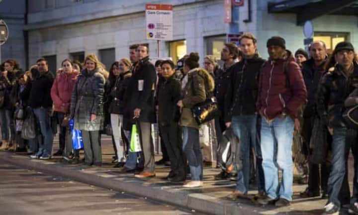 Die meistgesuchten Skandale und Aufreger im Jahr 2014 in der Schweiz.
Rang 10: Grève TPG
An einem Mittwochmorgen im November warteten die Pendler vergebens auf die Busse und Trams in Genf. Die Arbeitnehmer wehrten sich gegen einen geplanten Stellenabbau und legten dafür einen Tag ihre Arbeit nieder.
Keystone