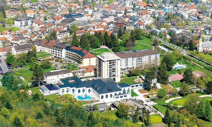 Auf Platz 7: Das Grand Resort Bad Ragaz liegt in voralpiner Landschaft im Sarganserland. Das Haus bietet eine Kombination von Luxushotellerie, Thermalwasser und Wellbeing & Medical Health an. (Platz 5 beim Ranking 2012)