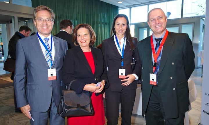 Heinz Knöpfel;
Margrit Knöpfel;
Stefania Boffa, Junior Kundenberaterin, Banca Popolare di Sandrio (Suisse) SA,
Daniel Kaufmann, Anlage-Vermögensberater, Banca Popolare di Sandrio (Suisse) SA