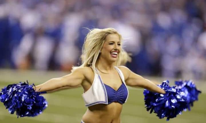 Die Kleidung mag ein bisschen knapper geworden sein...