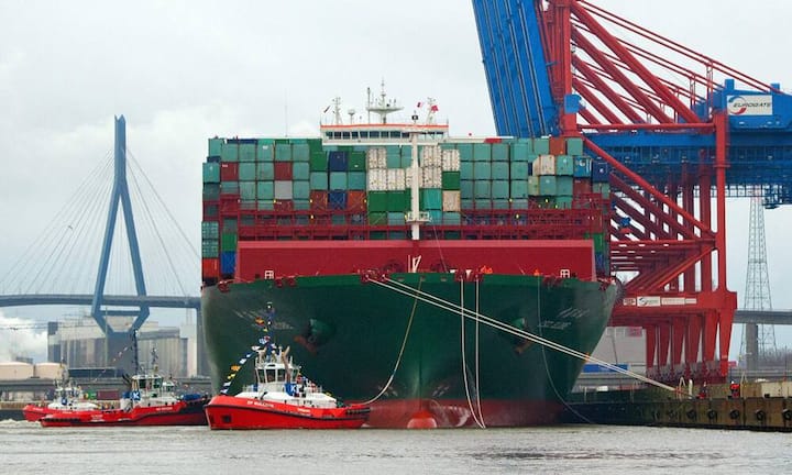 Obwohl es nicht das längste jemals gebaute Schiff ist sind die Dimensionen beachtlich. So würde es das Empire State Building (381 Meter) überragen. Die Länge ist mit ungefähr vier Fussballfeldern vergleichbar. Der amerikanische Sprinter und Weltrekordhalter Michael Johnson benötigt für den 400-Meter Sprint 43,18 Sekunden.